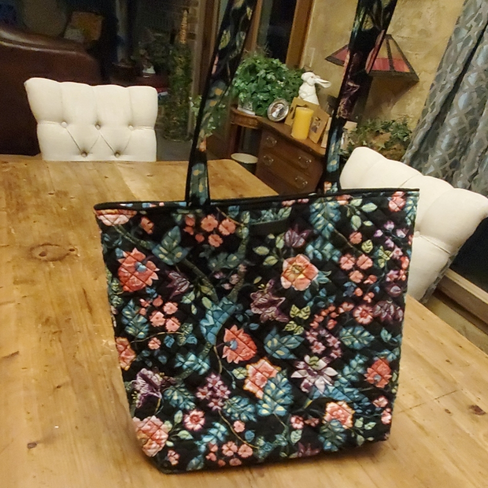 Vera Bradley tote!!! Great condition
